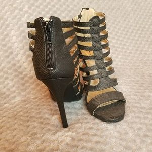 Qupid. Black strappy heels. Size 6.